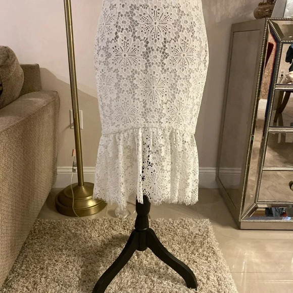 Intermix lace skirt size small - Picture 3 of 7